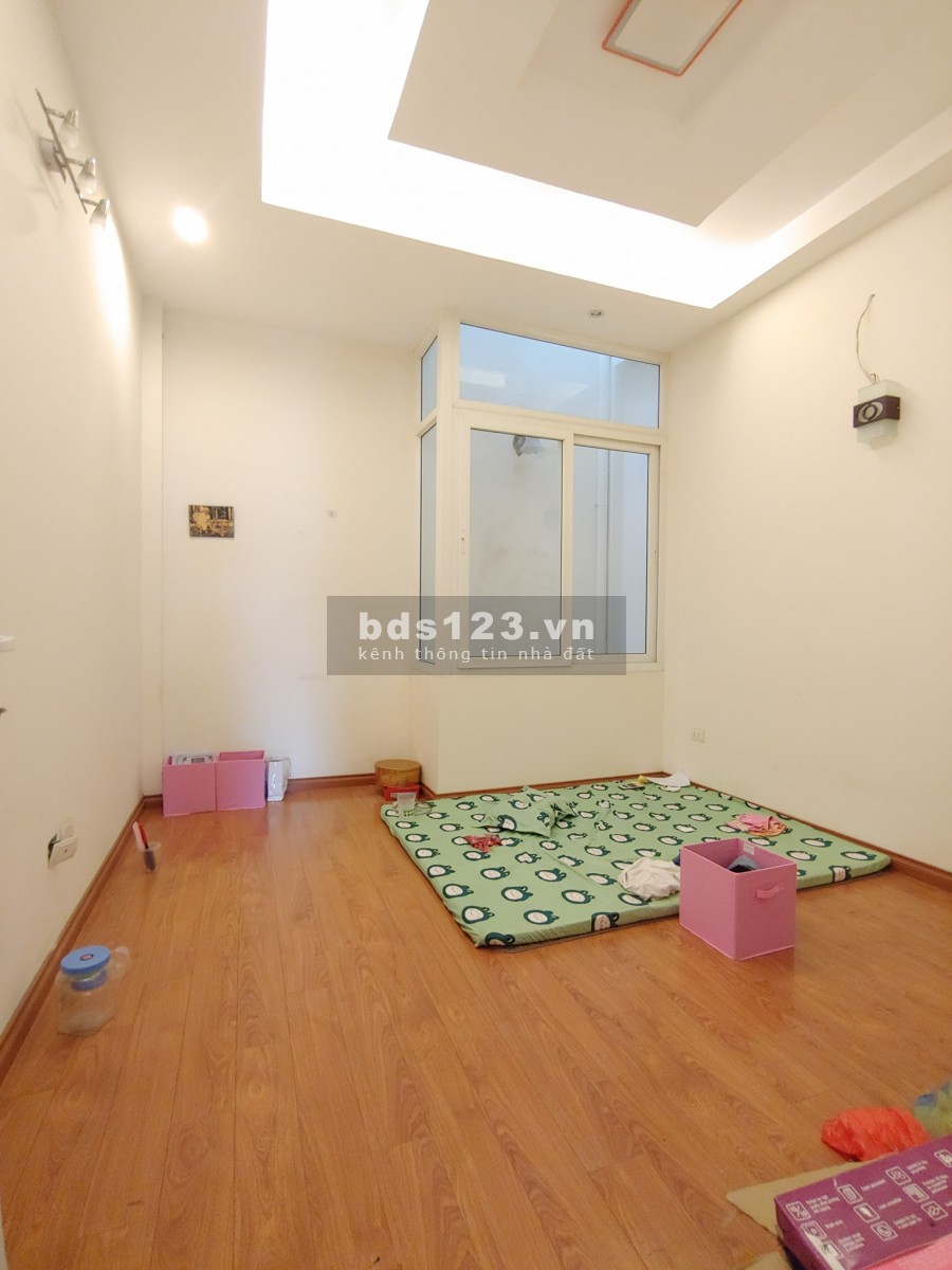 Cần Bán Gấp Nhà Đường Cổ Nhuế, Ôtô Đỗ Cửa, DT 40m2 x 4 Tầng, Giá 3.85 Tỷ.