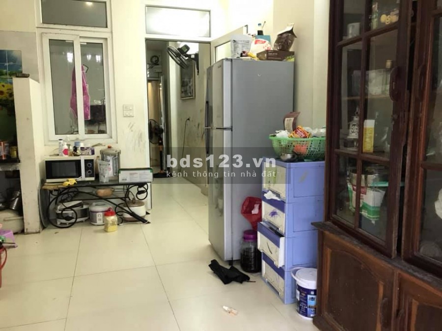 Bán nhà tập thể tầng 2 Trần Quốc Hoàn, diện tích 80m2. Giá 1.8 tỷ