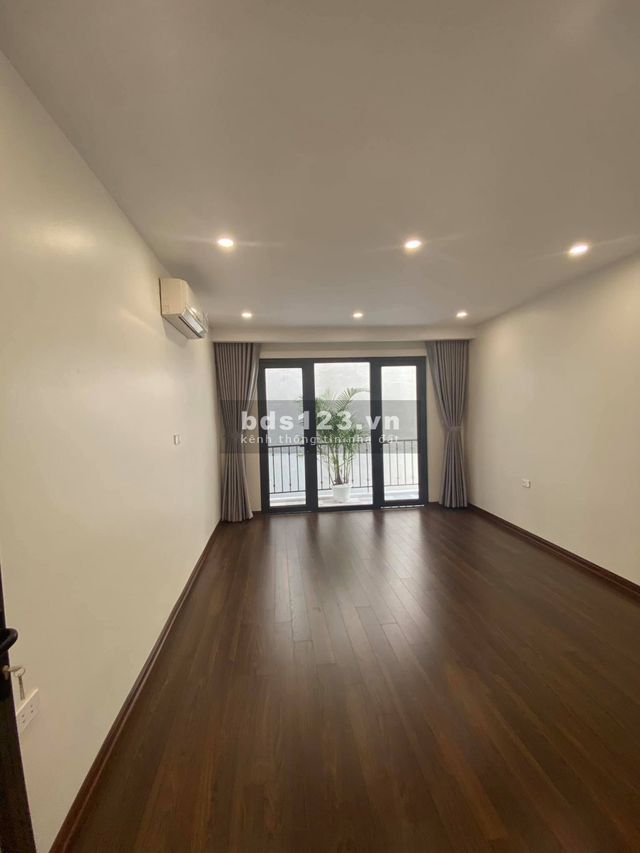 Minh Khai Quận Hai Bà Trung, dt 33m2, giá 3.5 tỷ, ngõ thông, nhà mới, ở luôn