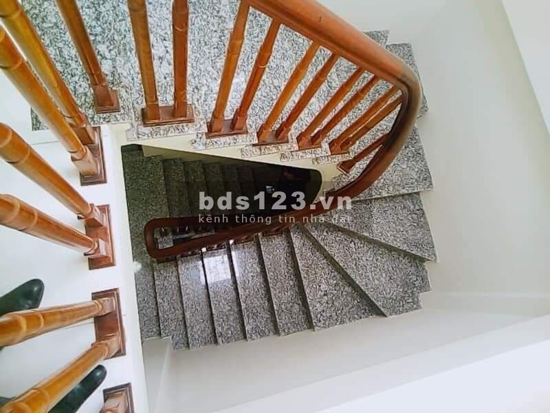 Cần bán gấp phố Định Công, dt 30m2, ô tô, nhà mới tinh, 4 tầng, mt 4.5m, giá 2.8 tỷ