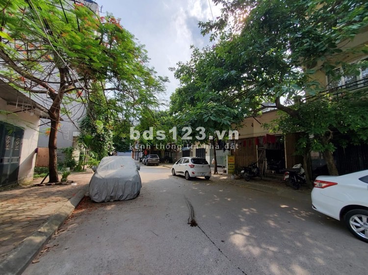 Bán nhà Tư đình 70m2, 4 tầng, MT 8m giá 6,7 tỷ.