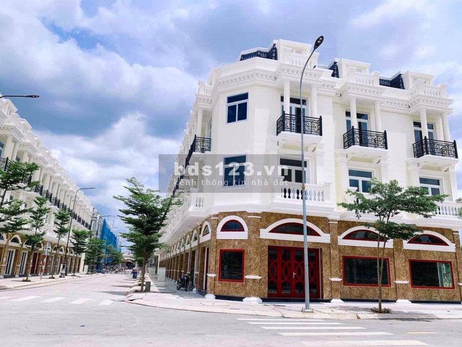 Chỉ 700 triệu sở hữu ngay shophouse 4 mặt tiền trung tâm Dĩ An