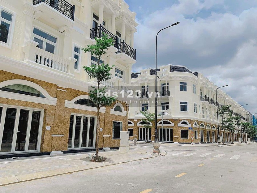 Chỉ 700 triệu sở hữu ngay shophouse 4 mặt tiền trung tâm Dĩ An