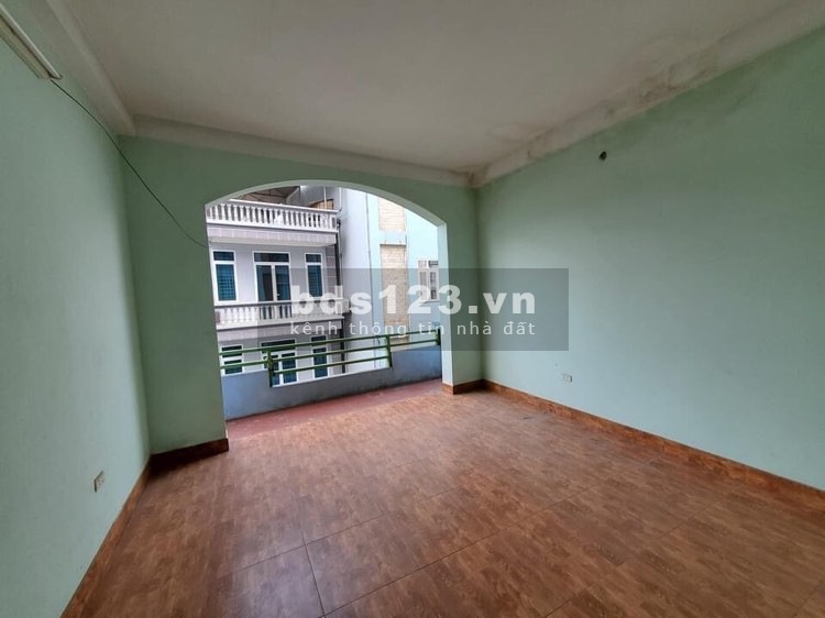 Bán nhà Tư đình 70m2, 4 tầng, MT 8m giá 6,7 tỷ.