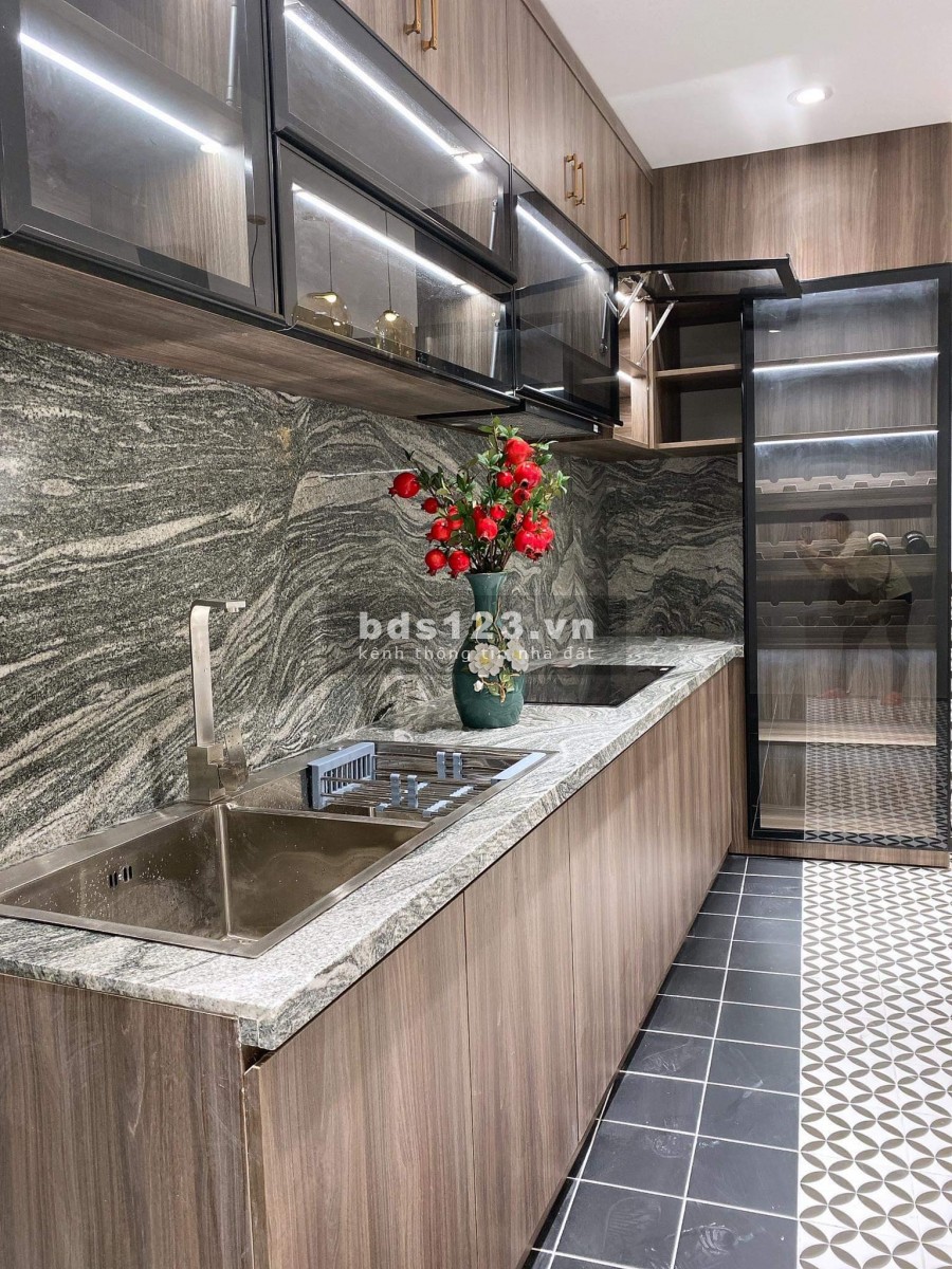 Biệt thự Bình Thạnh. HXH. 100m2, ngang khủng. Chỉ 8 tỷ 9