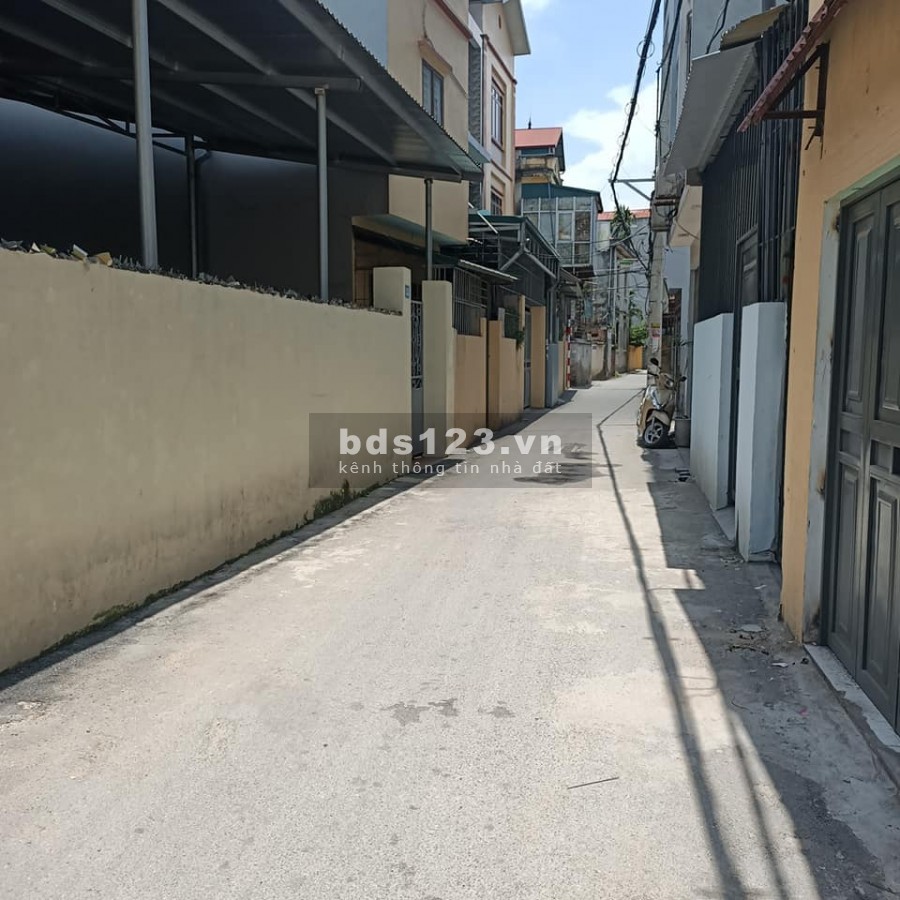 Bán 40m2 đất Hữu Hưng tặng nhà C4, MT 6,3m chỉ 2,1 tỷ, sổ đỏ trao tay