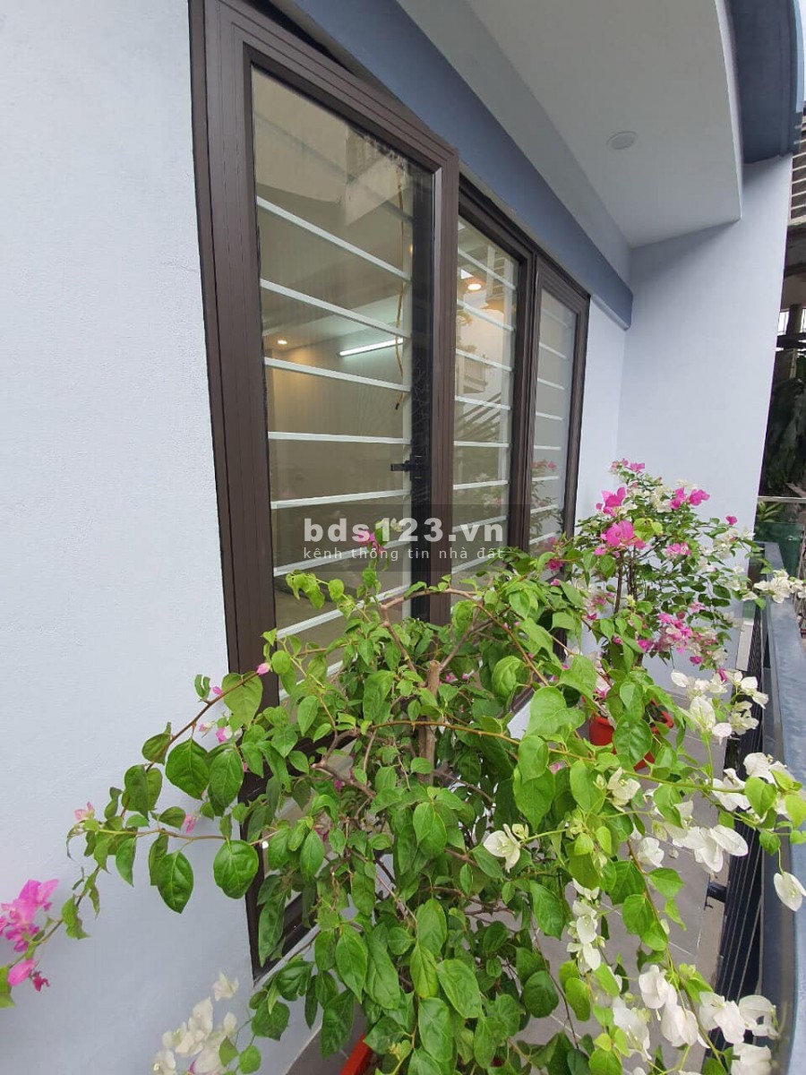Bán nhà Trương Định 56m2, 5 tầng, phân lô, ô tô tránh, ngõ thông, giá 6.3 tỷ