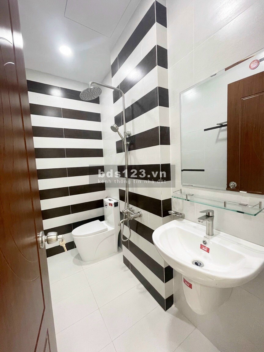Nhà tiện kinh doanh, cho thuê, mở công ty Thành Thái, P.14, Quận 10. 15,5 tỷ