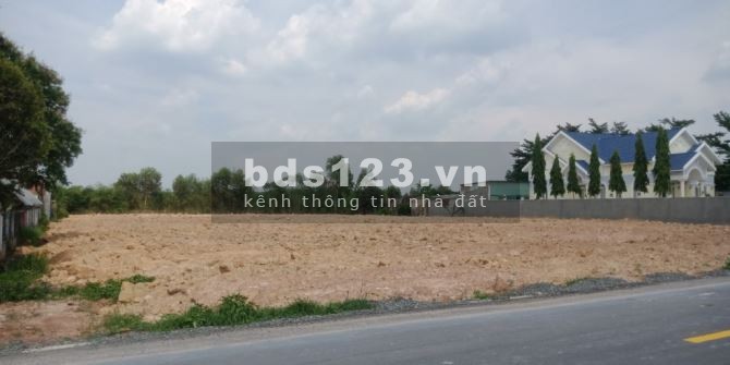 Cần tiền bán gấp 2 mẫu đất (200x100m), đối diện KCN, sổ hồng, thổ cư, giá 370tr/sổ, đường 16m thông
