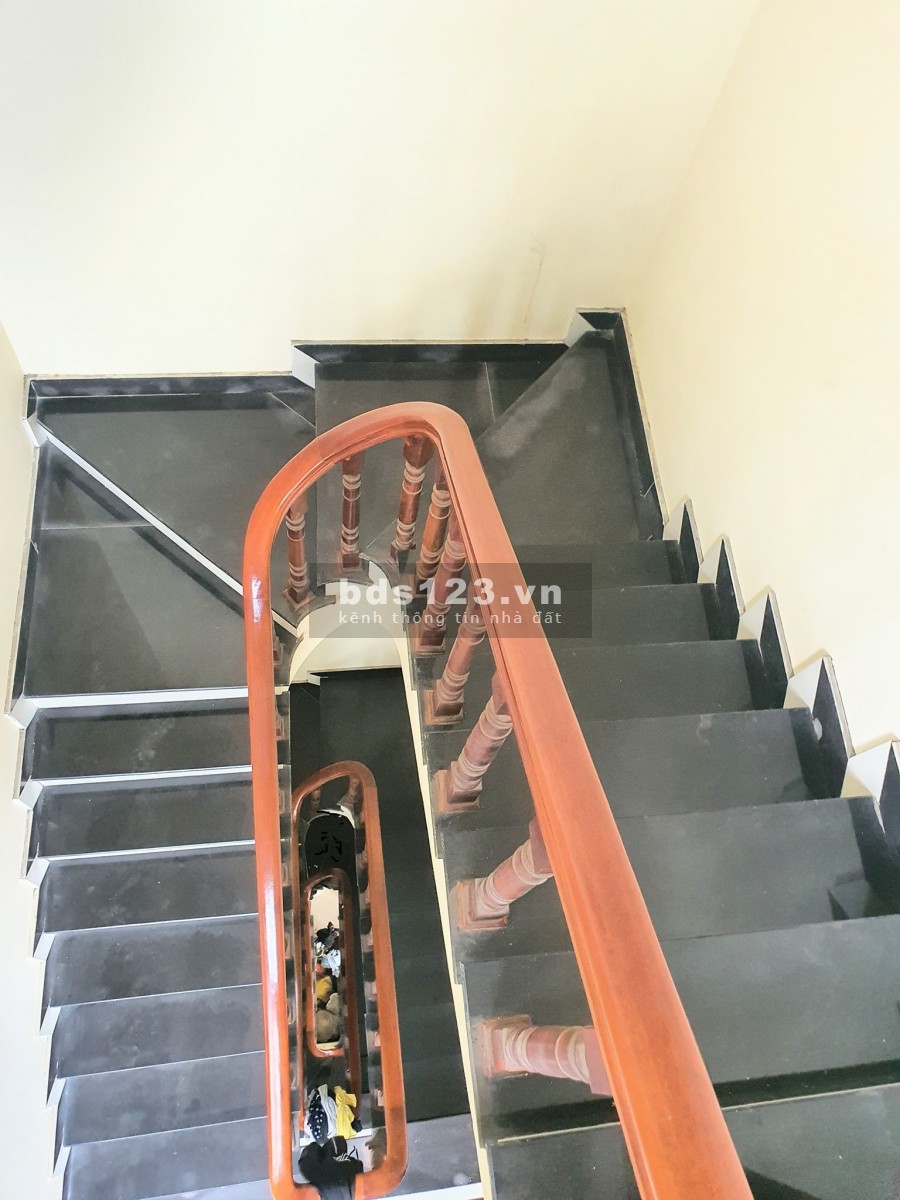 Bán nhà Bằng Liệt, nhà mới, ngõ thông, dtsd 44m2, giá 3.3tỷ. liên hệ 0375469720
