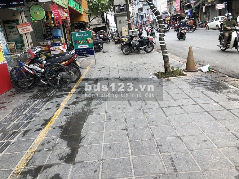Bán nhà mặt phố Bạch Mai 230m2, MT 6.5m, Vị trị đẹp, kinh doanh chất.