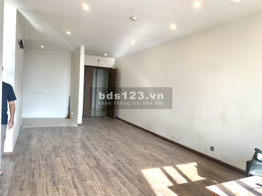 Bán căn hộ Ngoại Giao Đoàn, diện tích 114m2, 3 phòng ngủ, Có sổ đỏ chính chủ, view hồ điều hòa và đại sứ quán. Giá 3.9ty - LH: 0972933496
