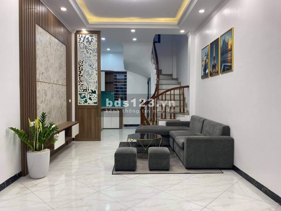 Bán gấp nhà mới đẹp 5 tầng phố Bùi Huy Bích Hoàng Mai DT 30m2. MT3,8m, nhỉnh 3 tỷ lh 0947-161-359