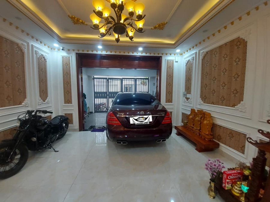 Tặng nội thất dát vàng hơn 3 Tỷ, 1T3L, 5PN, 5WC Hẻm thông mằm trong khu biệt thự sầm uất. Giá 10.8 tỷ. Lh Zalo 0523936433 (Phong).