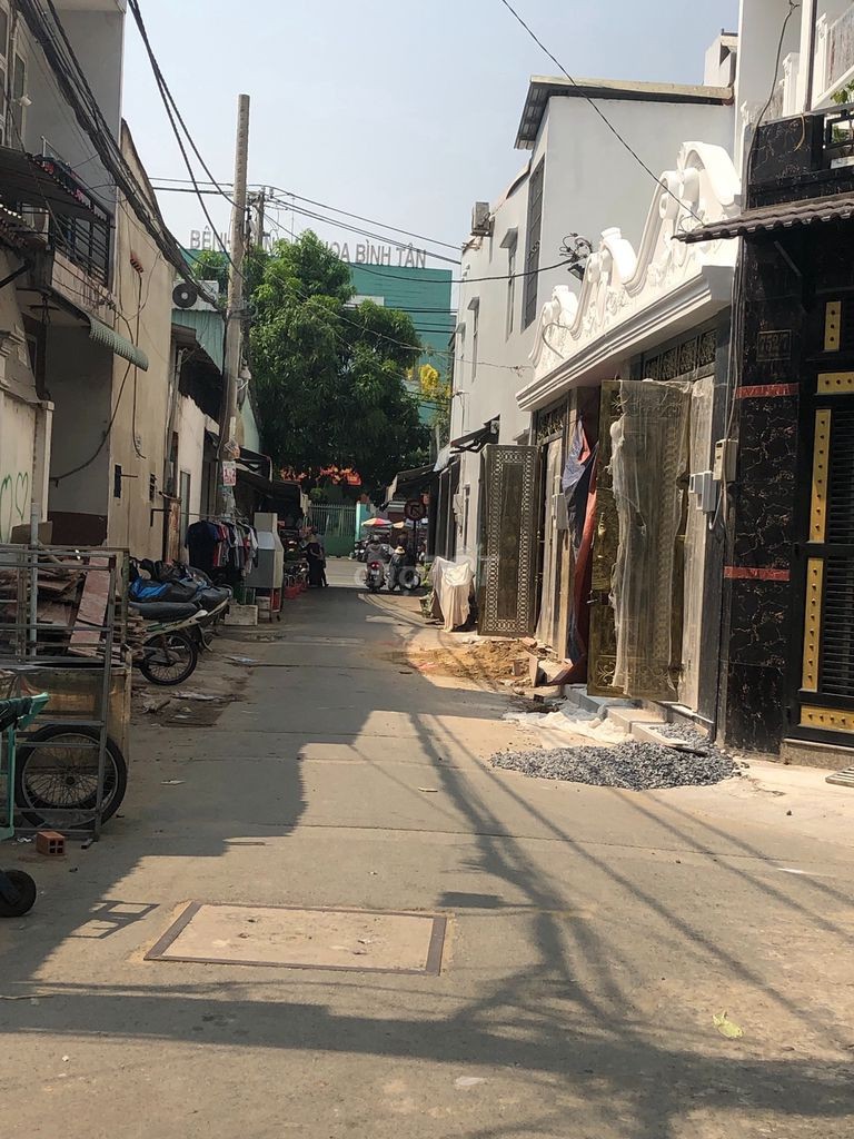 Bán nhà xây kiên cố 3,5 tấm . 752 Hương Lộ 2