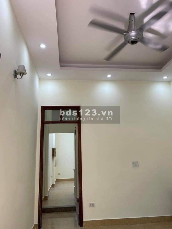 Bán nhà nguyên căn Nguyễn Văn Cừ, dt 41m2, 3 tầng đúc, giá 4.7 tỷ, LH: 092.234.6363