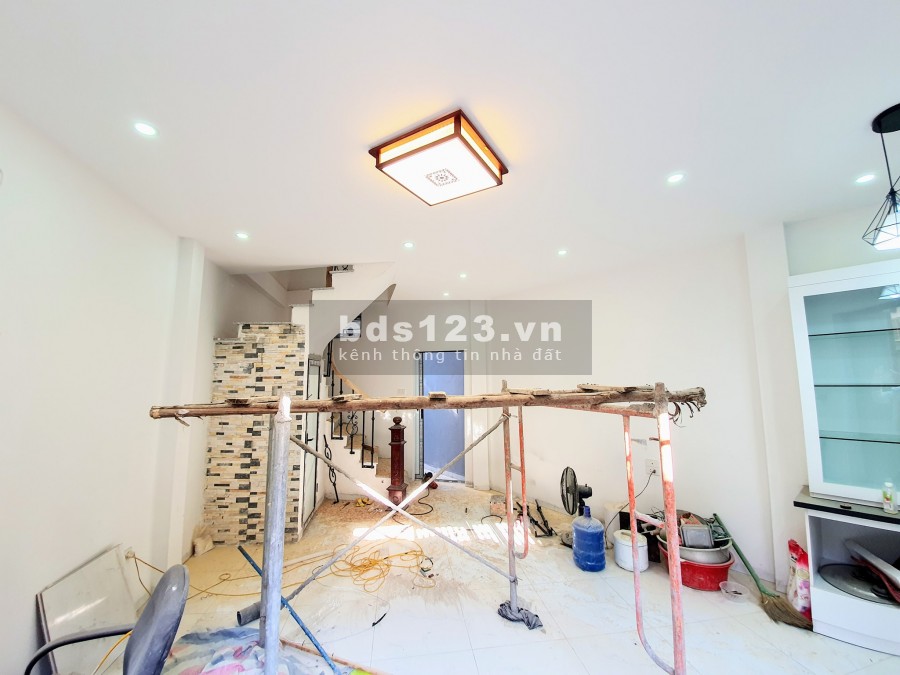 3.5 tỷ nhà 5 Tầng Minh Khai, Kinh doanh, Mặt ngõ thông, 50m ô tô tránh, hiếm đẹp