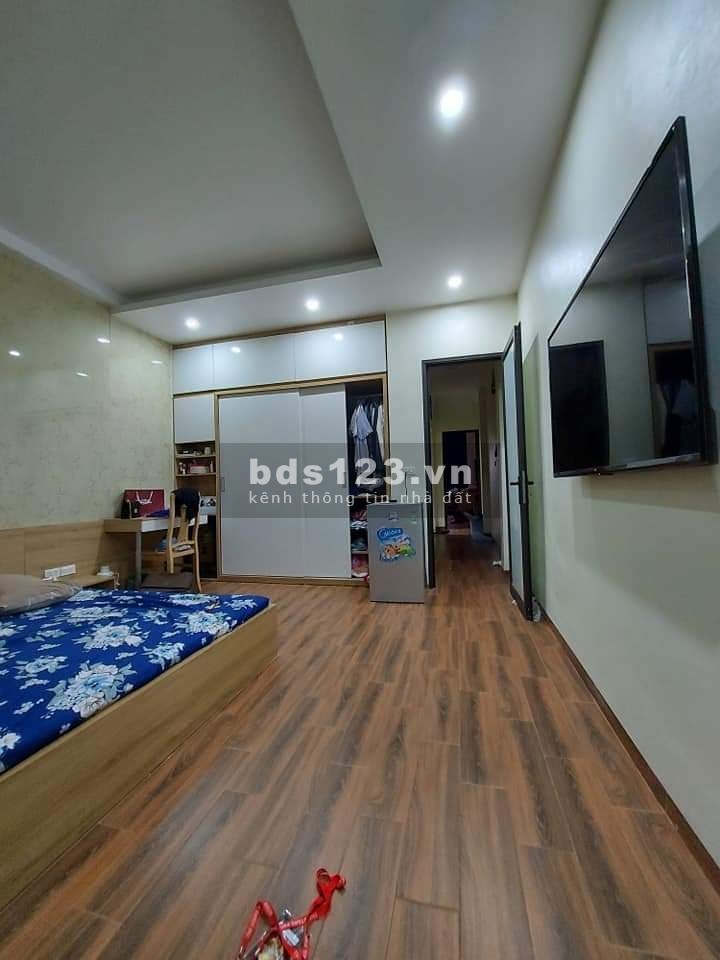 Cần bán nhà đẹp Quận Long Biên, 5 tầng đúc, giá 6.3 tỷ