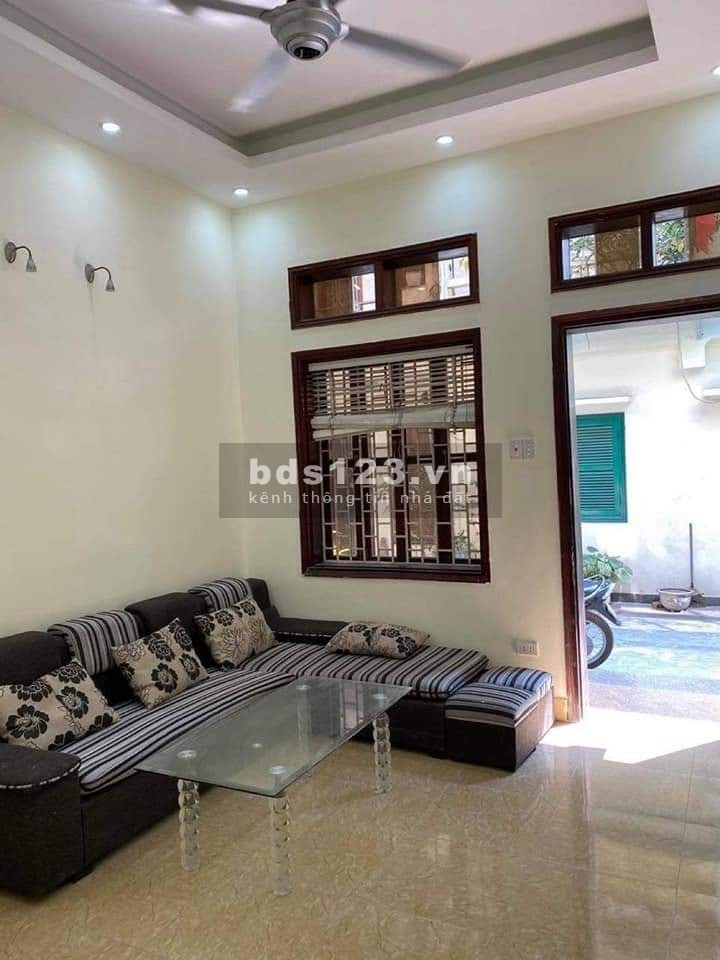 Bán nhà nguyên căn Nguyễn Văn Cừ, dt 41m2, 3 tầng đúc, giá 4.7 tỷ, LH: 092.234.6363
