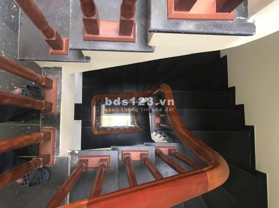 Nhà mới xây, KD tốt, oto đỗ cửa, ngõ 186 Phú Đô, 45m2-6 tầng - MT 3,5m. Giá 5.4tỷ