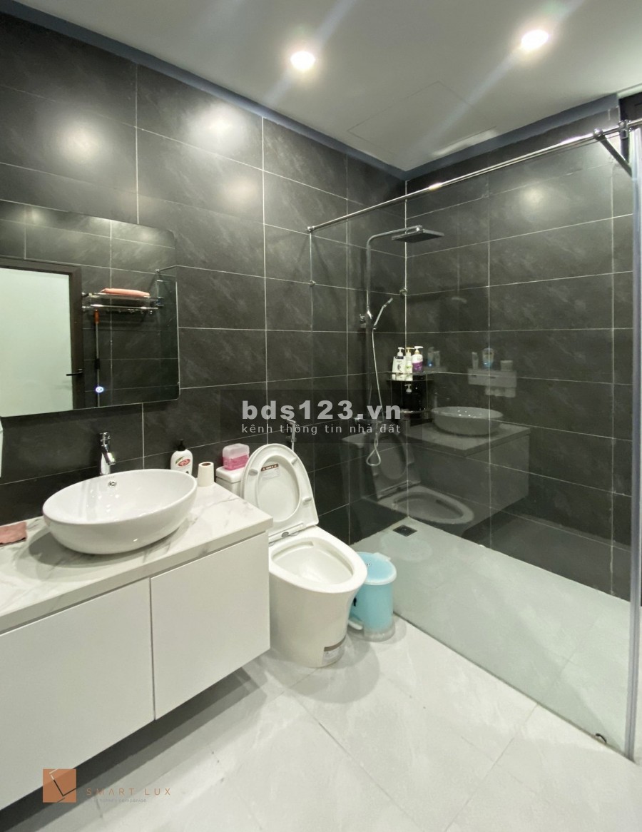 Nhà đẹp nội thất sang Nguyễn Văn Cừ, 5 tầng, dt 38m2, chỉ hơn 3 tỷ