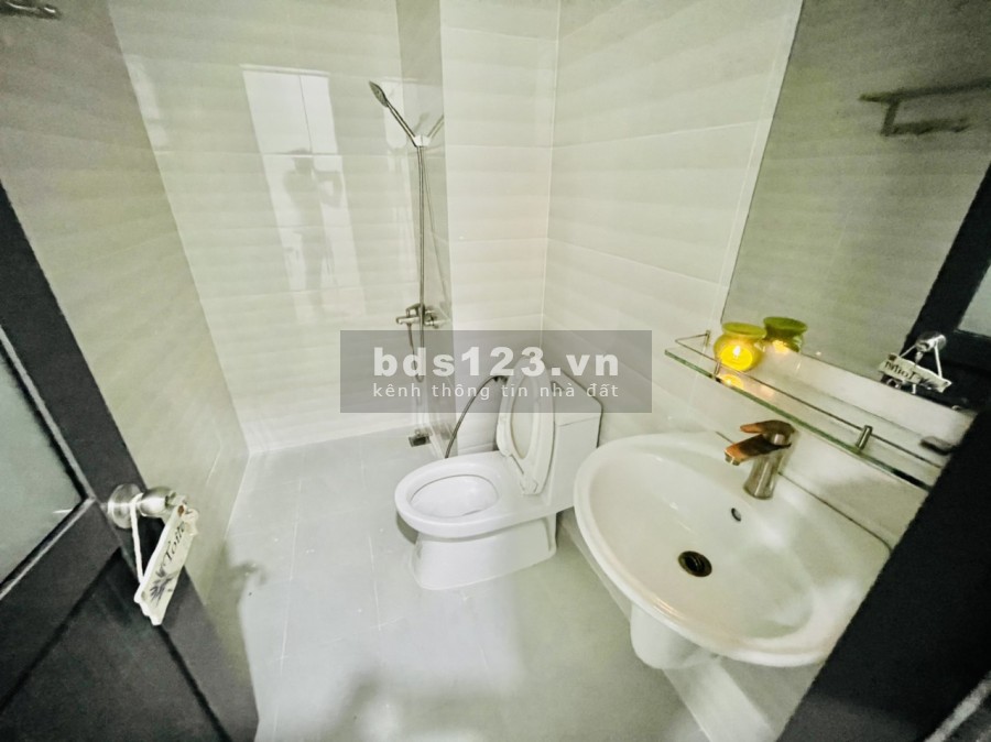 Cho thuê căn hộ dịch vụ có ban công đầy đủ nội thất, tiện nghi, giá rẻ chỉ 6 triệu Quận 1.