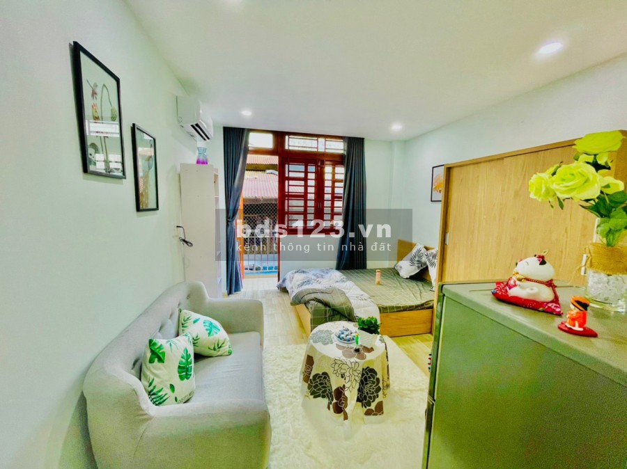 Cho thuê căn hộ dịch vụ có ban công đầy đủ nội thất, tiện nghi, giá rẻ chỉ 6 triệu Quận 1.