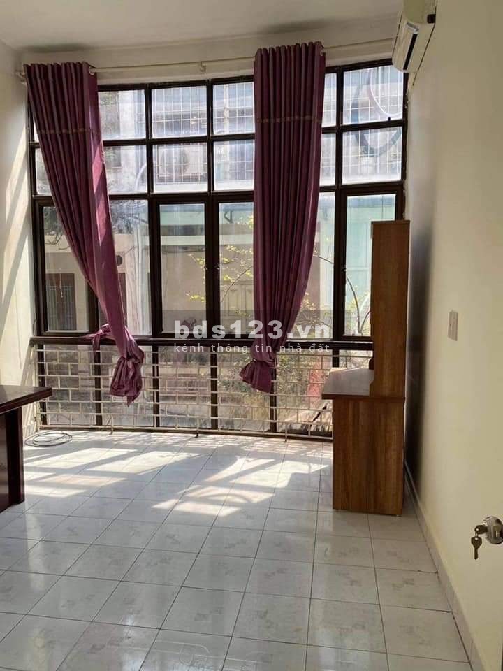 Bán nhà nguyên căn Nguyễn Văn Cừ, dt 41m2, 3 tầng đúc, giá 4.7 tỷ, LH: 092.234.6363