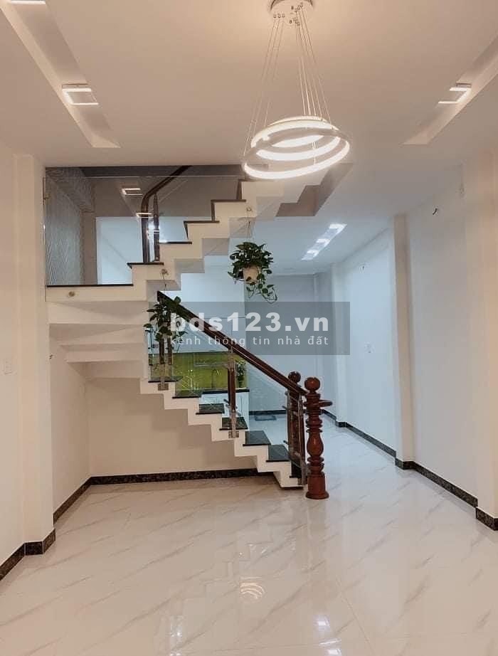 Bán nhà 654 Lạc Long Quân, 36m vuông, nhà nở hậu vuông vức, chỉ 3 tỷ 59