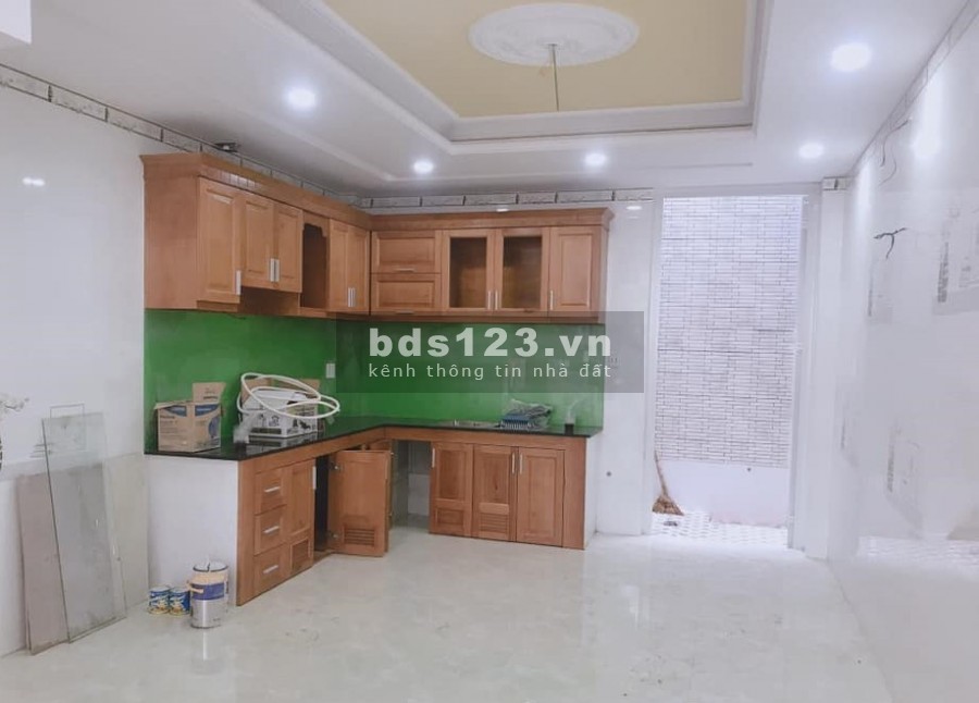 Bán nhà 654 Lạc Long Quân, 36m vuông, nhà nở hậu vuông vức, chỉ 3 tỷ 59