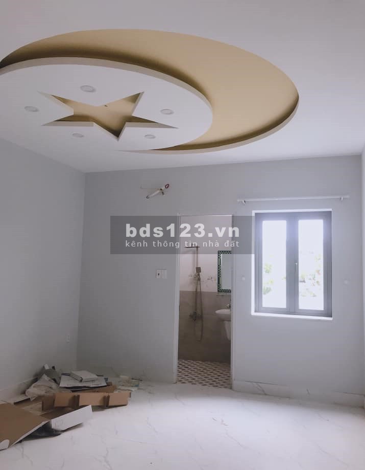 Bán nhà 654 Lạc Long Quân, 36m vuông, nhà nở hậu vuông vức, chỉ 3 tỷ 59