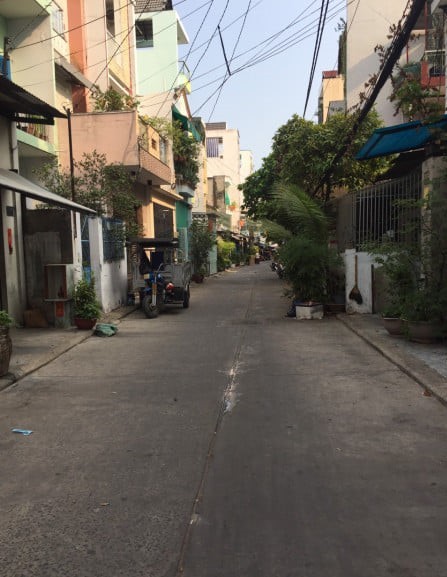 Bán nhà 654 Lạc Long Quân, 36m vuông, nhà nở hậu vuông vức, chỉ 3 tỷ 59