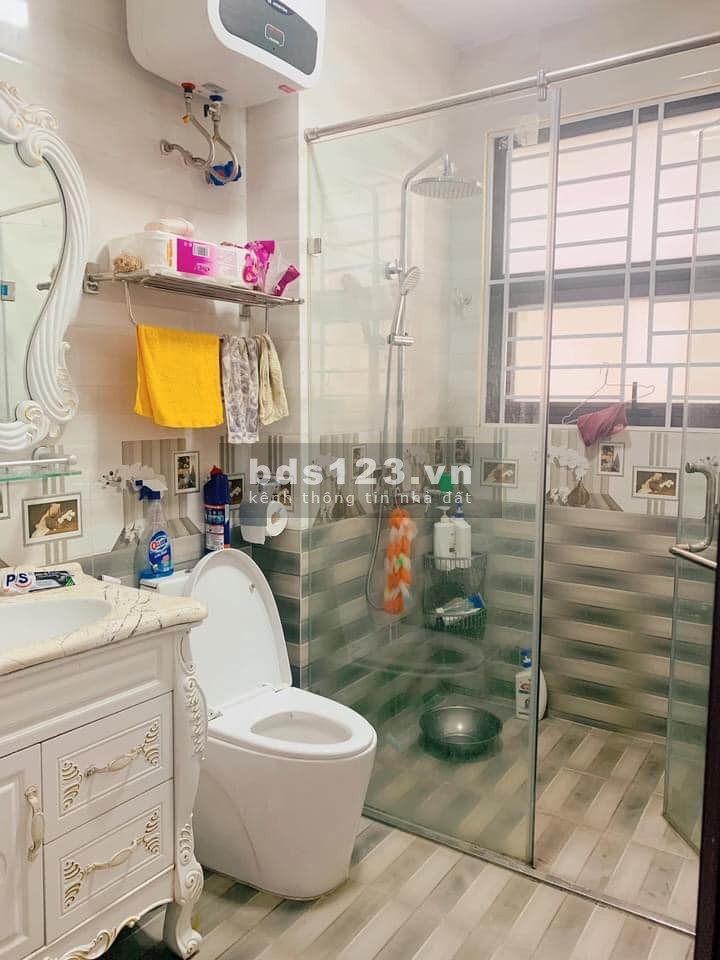 Ô tô tránh, diện tích 79m2, gara để ô tô, mặt tiền 4.5m, giá 8.3 tỷ, sổ sẳn