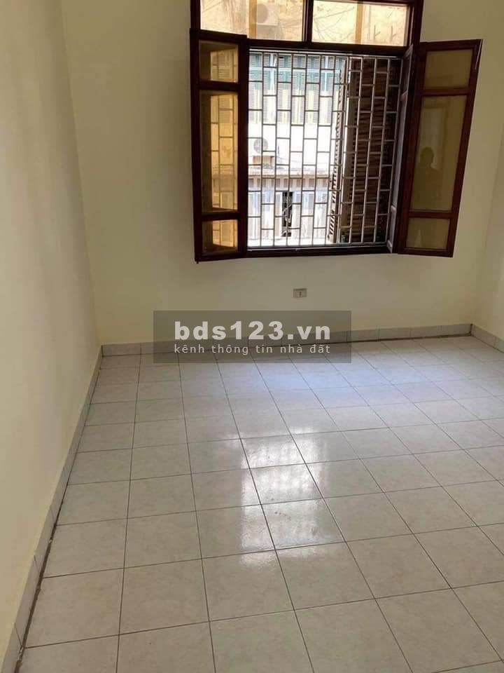 Bán nhà nguyên căn Nguyễn Văn Cừ, dt 41m2, 3 tầng đúc, giá 4.7 tỷ, LH: 092.234.6363