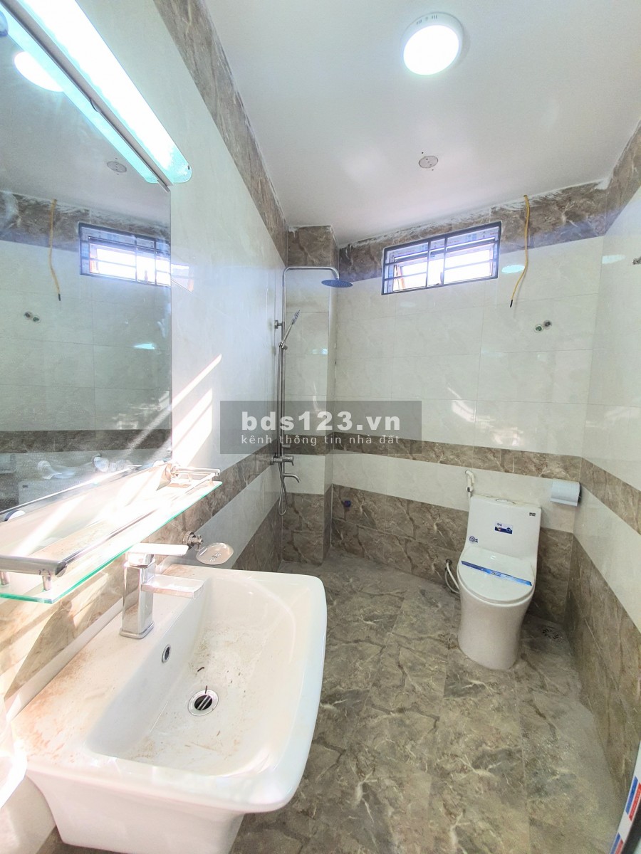 3.5 tỷ nhà 5 Tầng Minh Khai, Kinh doanh, Mặt ngõ thông, 50m ô tô tránh, hiếm đẹp