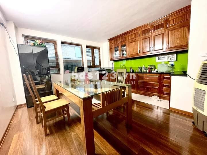 Bán nhà Phân Lô, KD, cho thuê, Đường Láng, 36m2 * 5, giá 3,3 tỷ.