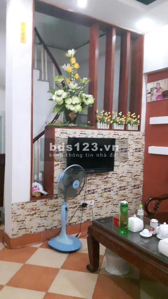 Bán nhà Phân Lô, KD, cho thuê, Đường Láng, 36m2 * 5, giá 3,3 tỷ.