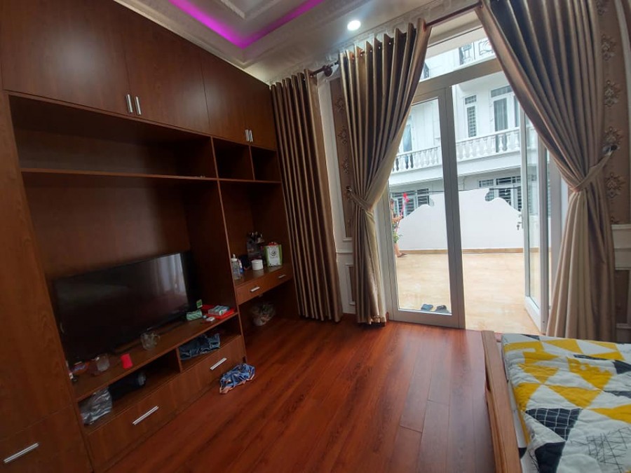 Tặng nội thất dát vàng hơn 3 Tỷ, 1T3L, 5PN, 5WC Hẻm thông mằm trong khu biệt thự sầm uất. Giá 10.8 tỷ. Lh Zalo 0523936433 (Phong).