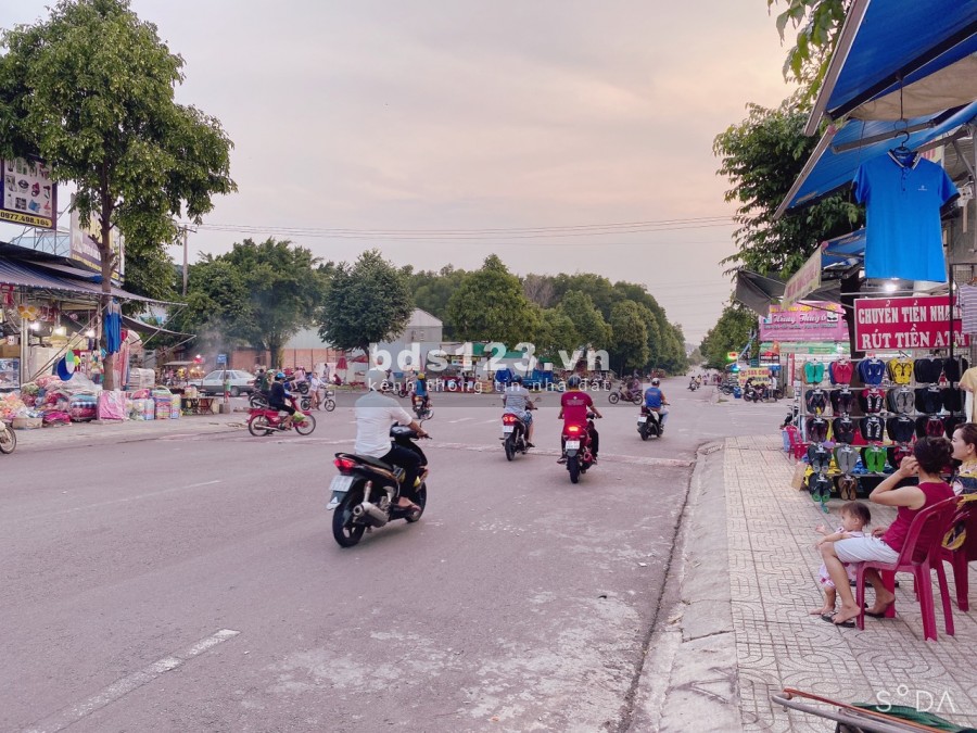 Tôi Có Nền Đất Sát Chợ Cần Bán, 300m2 (10x30) Dân Cư Đông Đúc, Liền Kề KCN, Dân Cư 90%