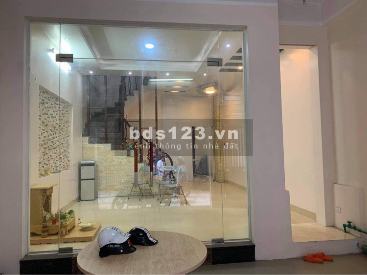 Cho thuê nhà riêng ngõ 14 Mễ Trì Hạ: DT100m2, 4 tầng, MT 5.4m, giá 25tr