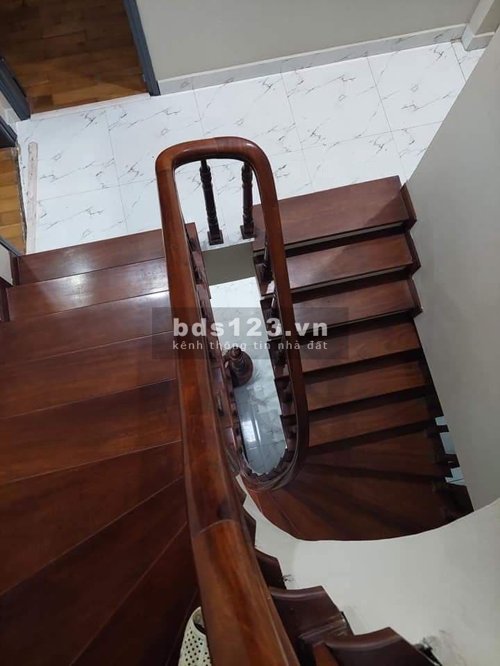 Bán nhà Minh Khai mặt ngõ kinh doanh dt 30m2, 5 tầng, giá 3.5 tỷ