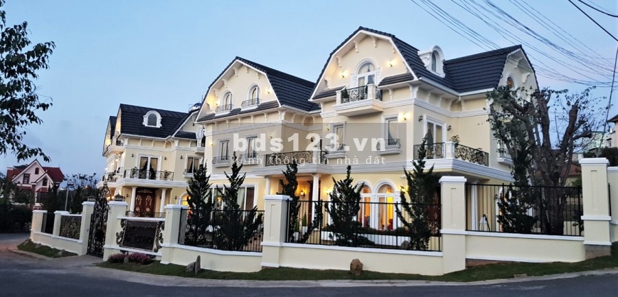 Khẩn tìm chủ Đôi biệt thự bất khiêm 1609m2 2 mặt tiền trong tim Đà Lạt giá Cô Vi D