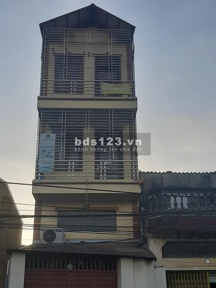 Bán nhà mặt đường Ngọc Hồi, diện tích 76M2, xây 4 tầng, giá 3.48 tỷ.