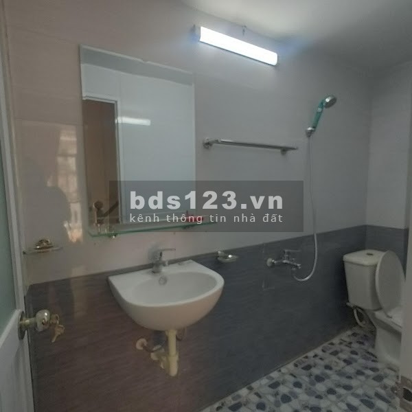 Bán nhà Vĩnh Tuy 24mx5T xây chắc chắn, giá 2.65 tỷ lh 0916010180