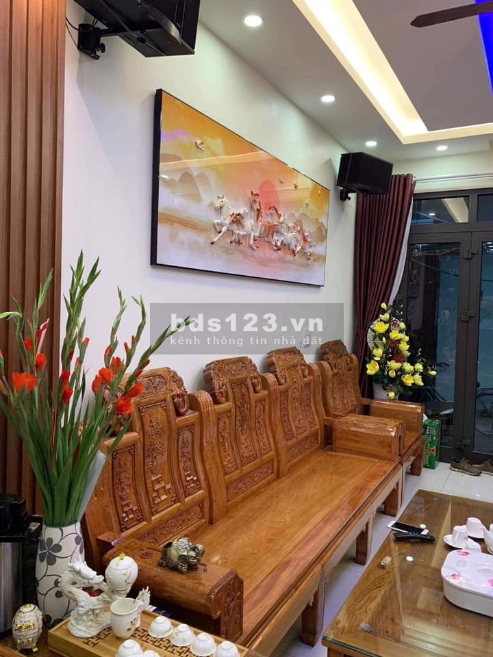 Bán nhà Trần Thái Tông, Cầu Giấy, ngõ rộng, Nhà đẹp,oto qua cửa, KD 42m2