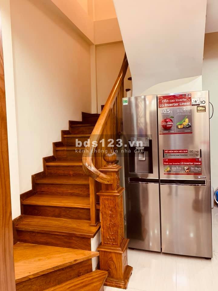 Bán nhà Trần Thái Tông, Cầu Giấy, ngõ rộng, Nhà đẹp,oto qua cửa, KD 42m2