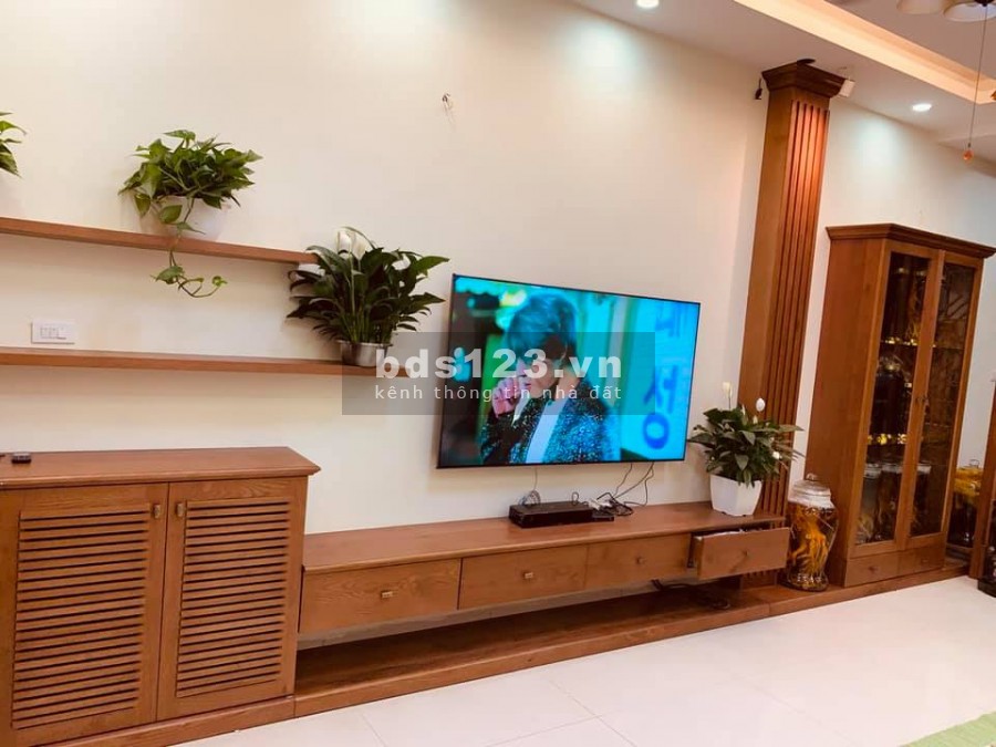 Bán nhà Trần Thái Tông, Cầu Giấy, ngõ rộng, Nhà đẹp,oto qua cửa, KD 42m2