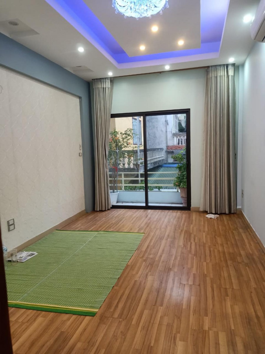 Bán nhà Trần Đăng Ninh, Cầu Giấy, ô tô, nhà đẹp, 35m2, MT rộng 4M, nhỉnh 5 tỷ