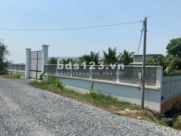 Bán lô đất vườn Củ Chi giá rẻ rộng 2000m2 vuông vức cực đẹp giá 2ty790, sổ hồng riêng