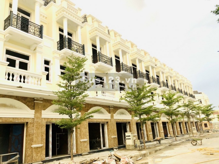 Chỉ 700 triệu sở hữu ngay shophouse 4 mặt tiền trung tâm Dĩ An